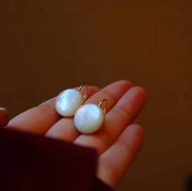 How to Determine the Authenticity of Pearls: Tips and Techniques for Identifying Genuine Pearls and Avoiding Imitations