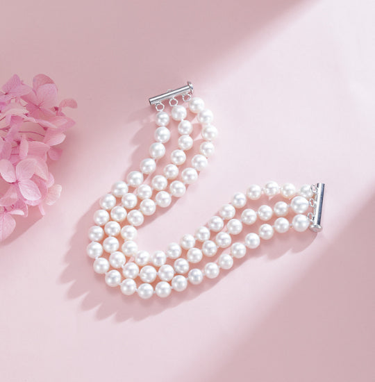 Pearl Jewelry Trends in 2025: What's In (and How to Wear It)