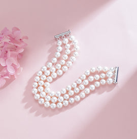 Pearl Jewelry Trends in 2025: What's In (and How to Wear It)