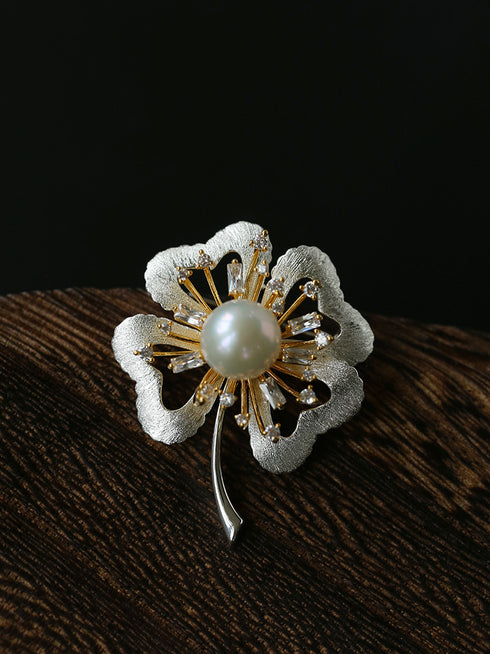 10–11mm Freshwater Pearl Four-Leaf Brooch - Brooch made with hand-selected pearls from House of Pearls