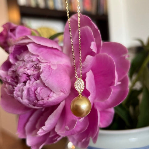 11-12mm Golden South Sea Pearl & Leaf Pendant Necklace 18K Gold - Necklaces made with hand-selected pearls from House of Pearls