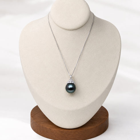 Necklace with 11–12mm Tahitian South Sea pearl pendant and diamond crown on silver chain; House Of Pearls XM Snow Queen.