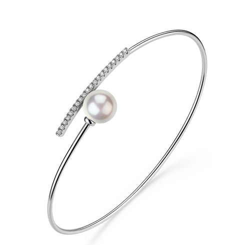 Bracelet with 7-8mm Akoya pearl and CZ crystals on a silver-tone curved band