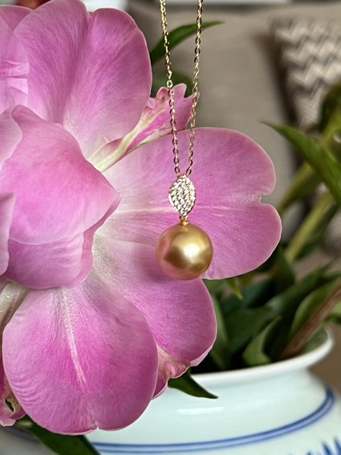 11-12mm Golden South Sea Pearl & Leaf Pendant Necklace 18K Gold - House Of Pearls