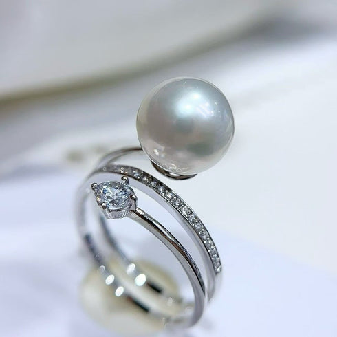 Ring with 8-9mm Japanese Akoya pearl and diamond-accent band in silver-tone metal