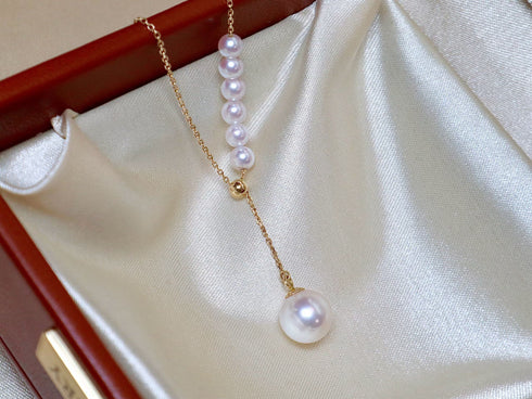 Pearl Y-necklace with 5-6mm white Japanese Akoya pearls on an 18K gold chain