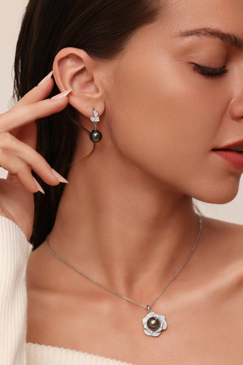 Miya Pendant necklace with 9-10mm Tahitian black pearl in a silver floral setting