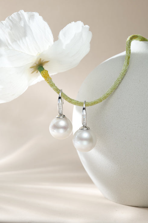 Earrings Zirconia Crown Pearl Stud Earrings, white pearl drops, silver-tone settings, 2 pcs