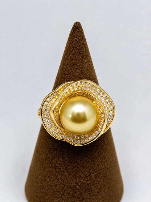 Ring: 10–11mm Golden South Sea Pearl with rose halo and pavé diamonds in yellow gold, House Of Pearls XM