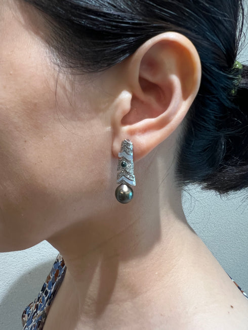 Earrings: Tahitian Pearl Stellar Night Drop, silver-tone with 10–11mm dark pearl and green accent gem