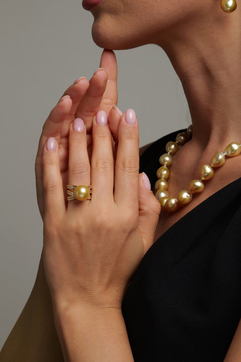 Ring with a 12–13mm golden South Sea pearl, by House of Pearls - MZ.