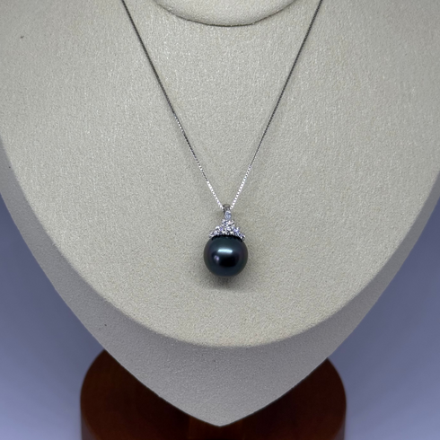 Snow Queen pendant necklace with 11–12mm Tahitian South Sea pearl and diamond crown on a silver chain