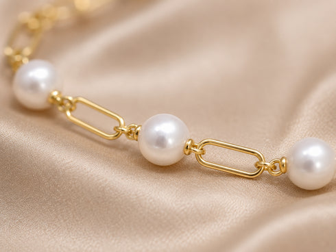Pearl chain bracelet with 8–9mm white freshwater pearls and gold-tone links