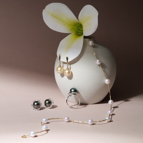 7.5-8.0mm Akoya pearl Tincup Constellations necklace in 18K gold