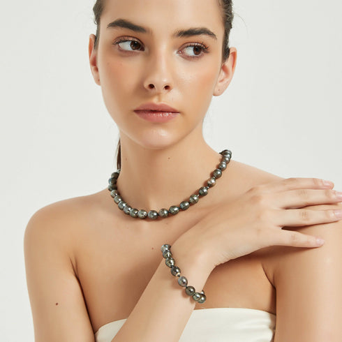 Bracelet with 8–11mm dark Tahitian South Sea circle-baroque pearls, AA+ grade