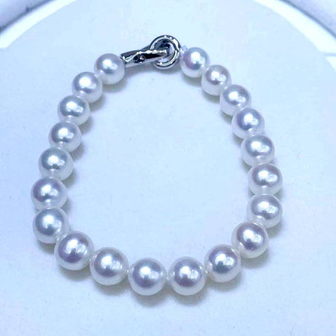 Pearl bracelet featuring 8-9mm Chinese white Akoya cultured pearls by House of Pearls XM