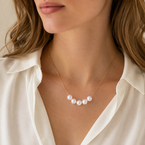 Necklace: five white Akoya pearls on a delicate 18K gold chain