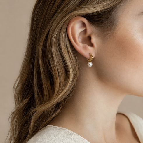 Earrings 9-11mm round freshwater pearl hoop with gold-tone setting