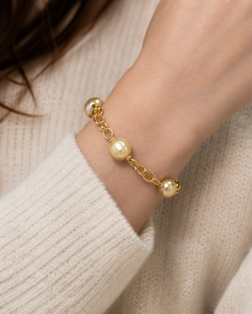 Necklace with golden South Sea baroque pearls on a chunky gold link chain.