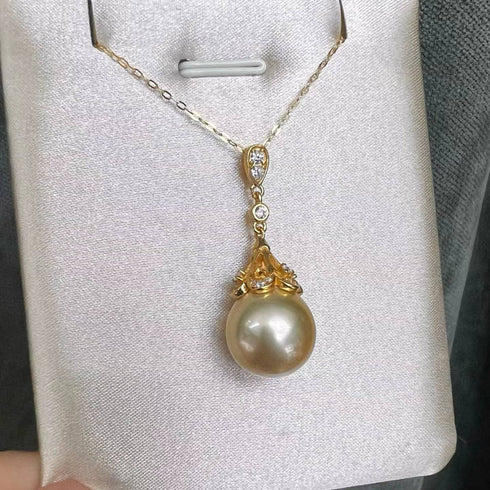Necklace: Golden South Sea pearl diamond pendant on a gold chain, 12-13mm pearl, House Of Pearls - TA