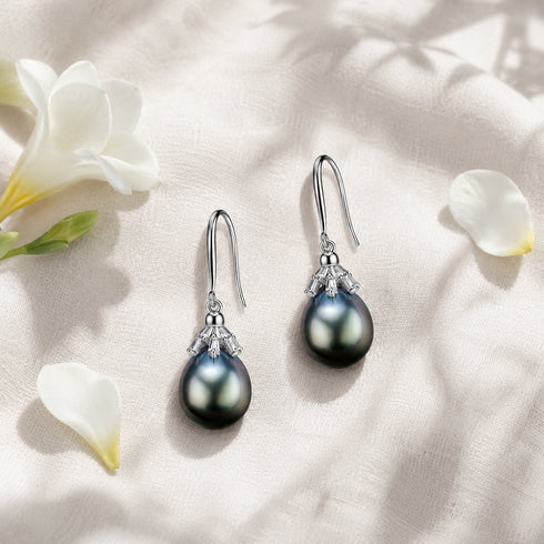Earrings: House Of Pearls XM Tahitian Pearl Crown Hook, pair of dark blue-black pearls on silver hooks