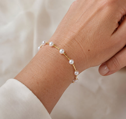 6-7mm Freshwater Pearl Tincup Bracelet on an 18K gold chain, House Of Pearls - TA