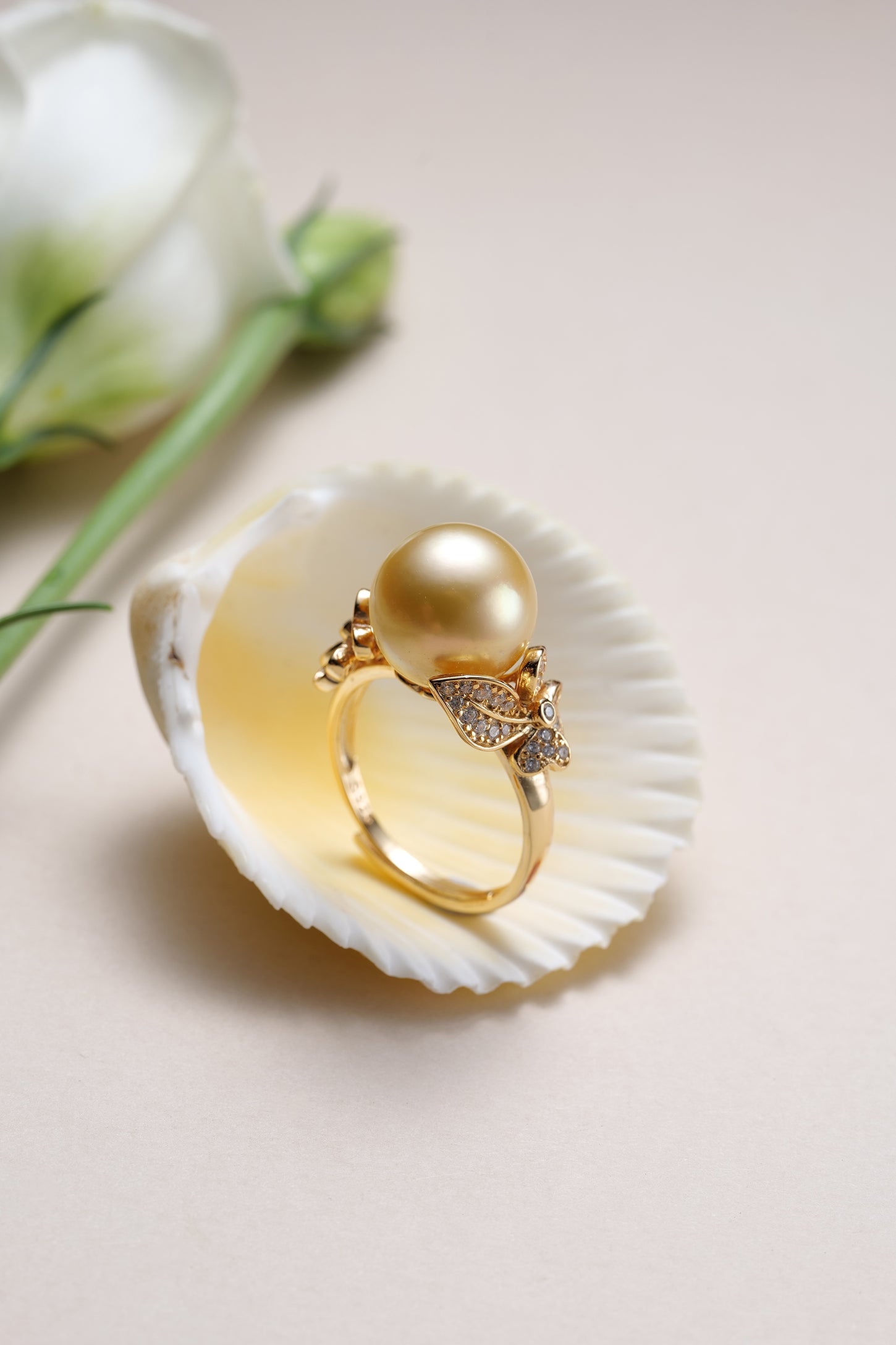 Ring: 10–11mm South Sea golden pearl thread ring in gold, House Of Pearls - LC
