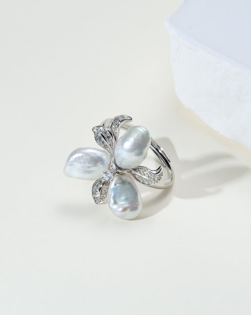 Ring with Keshi silver-blue freshwater pearl flower petals and pavé diamonds