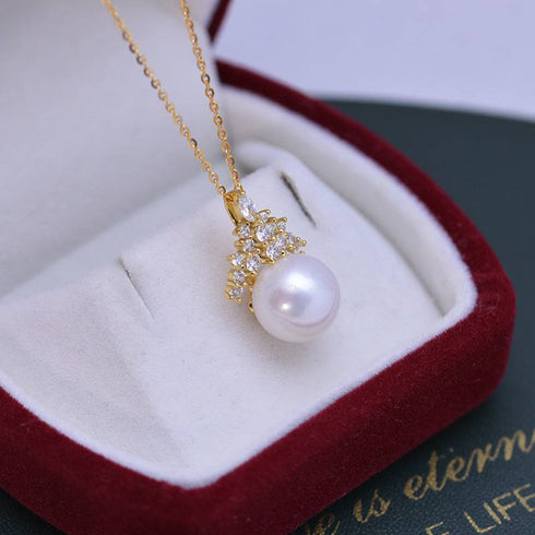 10-11mm Freshwater Pearl & Queen Pendant Necklace - House Of Pearls
