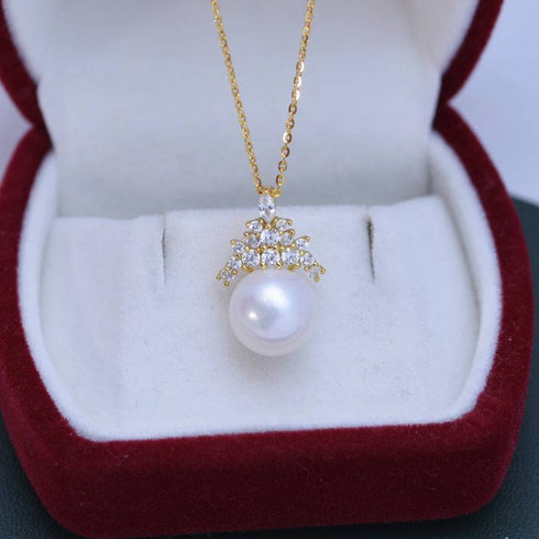 10-11mm Freshwater Pearl & Queen Pendant Necklace - House Of Pearls