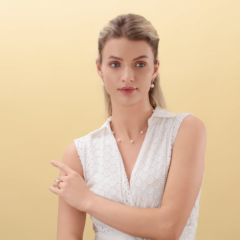 Necklace with white 7-8mm freshwater pearls in tincup style, 18K gold by House Of Pearls