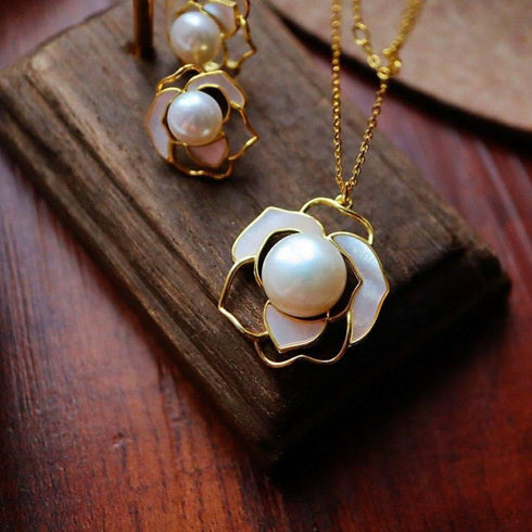 Rose White Mother of Pearls Necklace Gold Vermeil - House Of Pearls