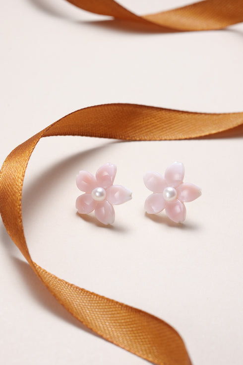 Princess Oval Pink Queen Conch Shell Earrings, pair of pink flower-petal studs with pearl centers