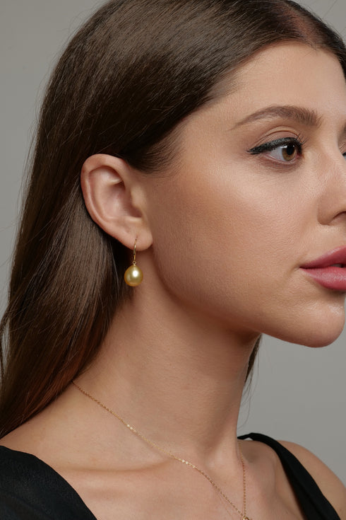 Earrings, House of Pearls, Golden South Sea pearl drop, 10–11mm with gold hook