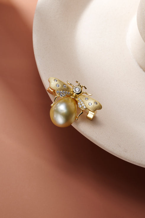 Brooch AAA Grade 11-13mm Golden South Sea pearl bee with gold setting and crystal accents