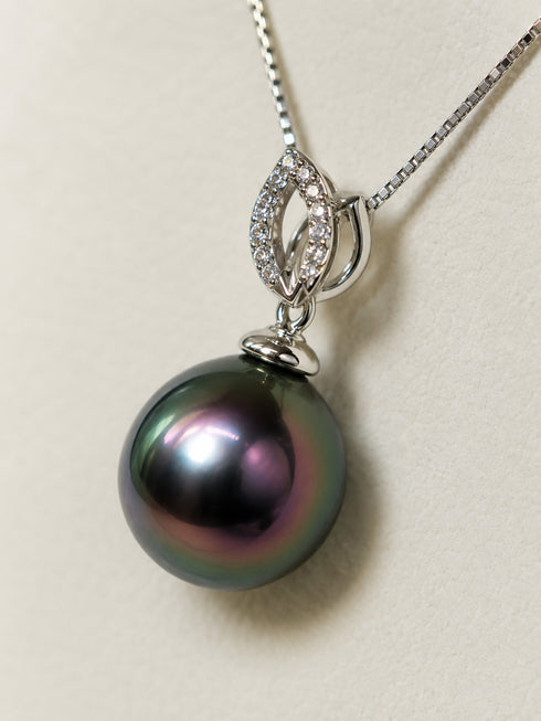 Necklace: Tahitian pearl CZ leaf pendant in sterling silver; House of Pearls