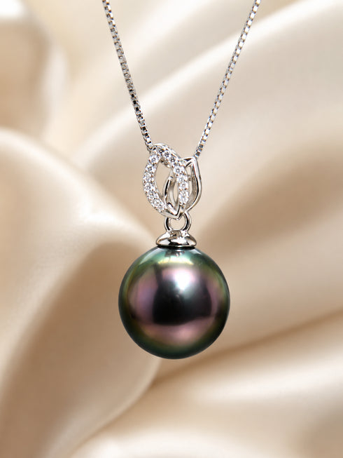 Necklace: 10-11mm Tahitian pearl CZ leaf pendant in sterling silver on a box chain