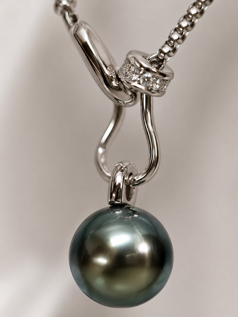 Necklace: 11–12mm Tahitian pearl lucky chain pendant in sterling silver, House of Pearls