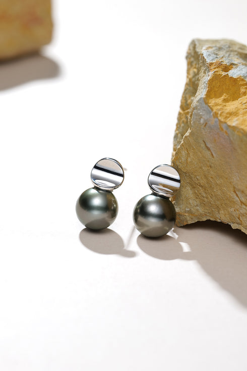 Tahitian South Sea Pearl Eclipse Stud Earrings with silver disc tops and dark gray peacock pearls
