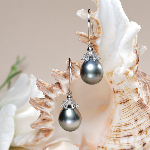 Earrings, pair of 9–10mm dark grey Tahitian pearl crown-hook drop earrings with crystal caps.