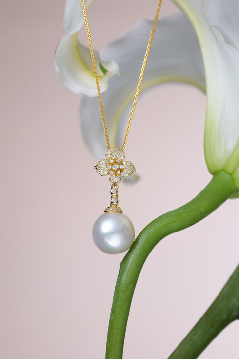 Pearl blossom glow pendant necklace in gold with crystal pavé blossom and freshwater pearl House Of Pearls JX