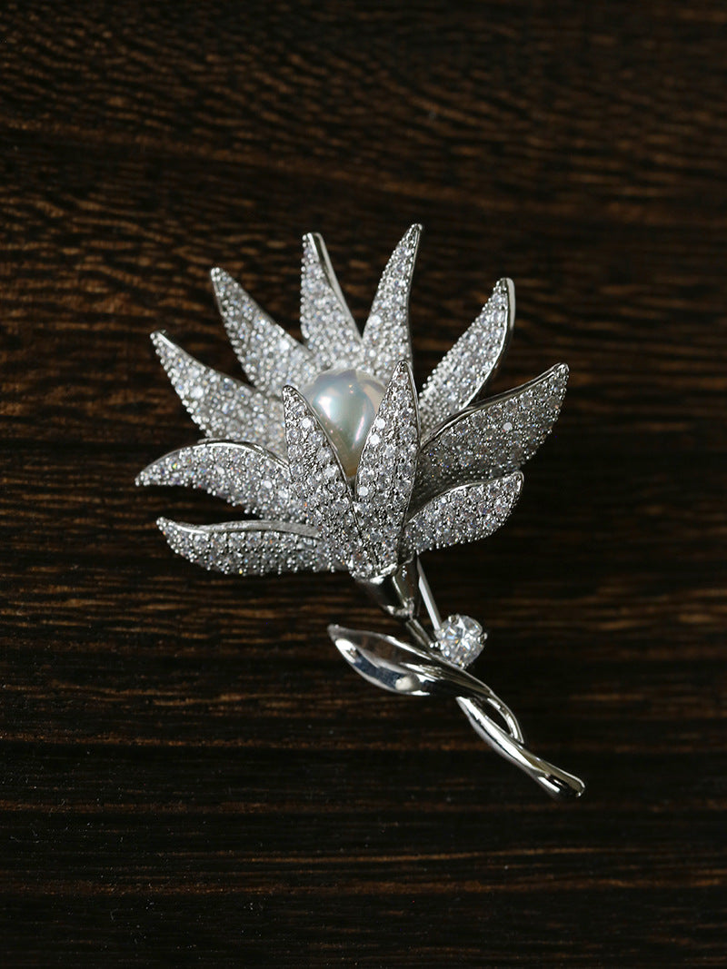 lily flower brooch Freshwater Pearl Spider Lily Brooch 9–10mm